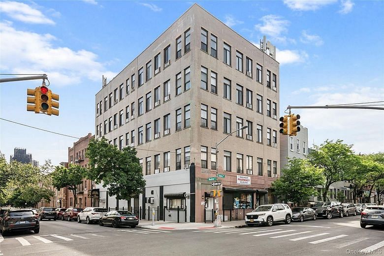 714 Seneca Avenue #504