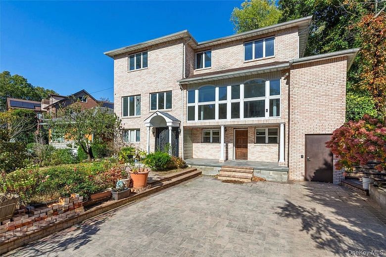 7157 Douglaston Parkway