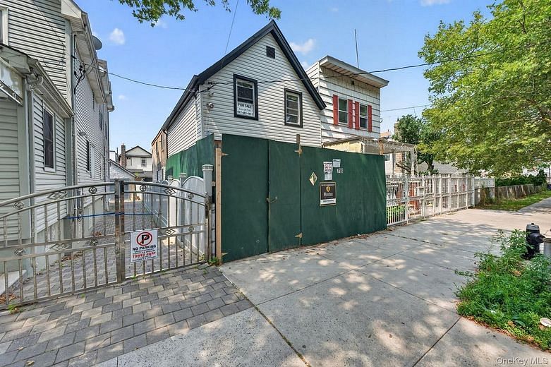 718 E 99th Street