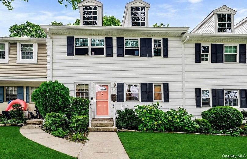 718 Towne House Village