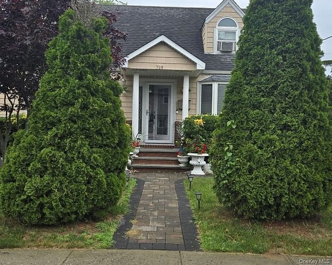 719 Oriole Avenue
