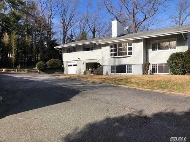 5 Laurel Place in Long Island, Bayville, NY 11709