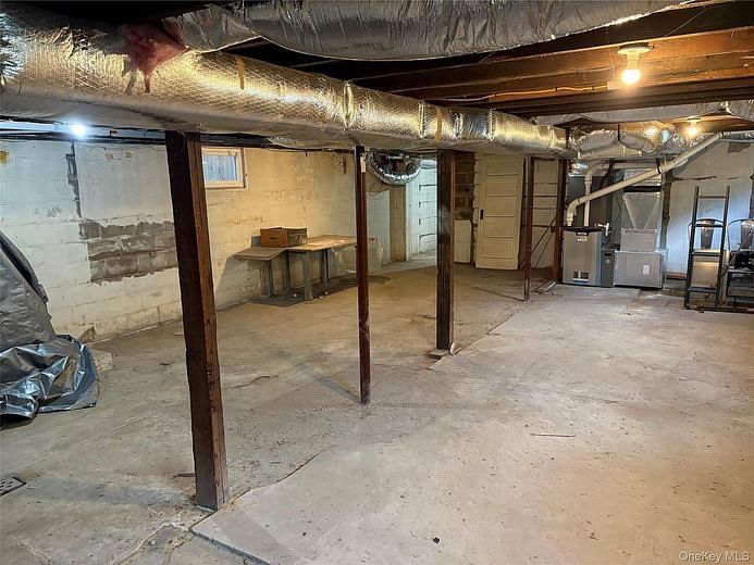 72 Bay Avenue W