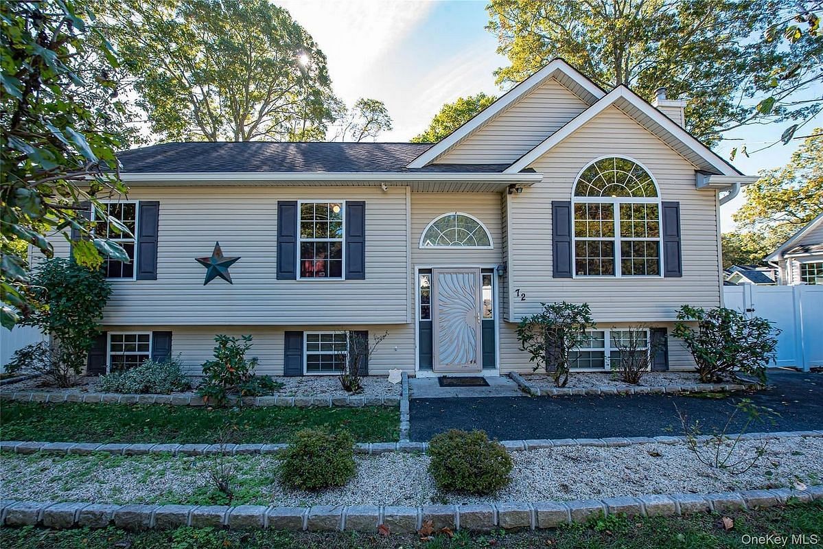 Image 1 of 22 for 72 Clinton Avenue in Long Island, Mastic, NY, 11950