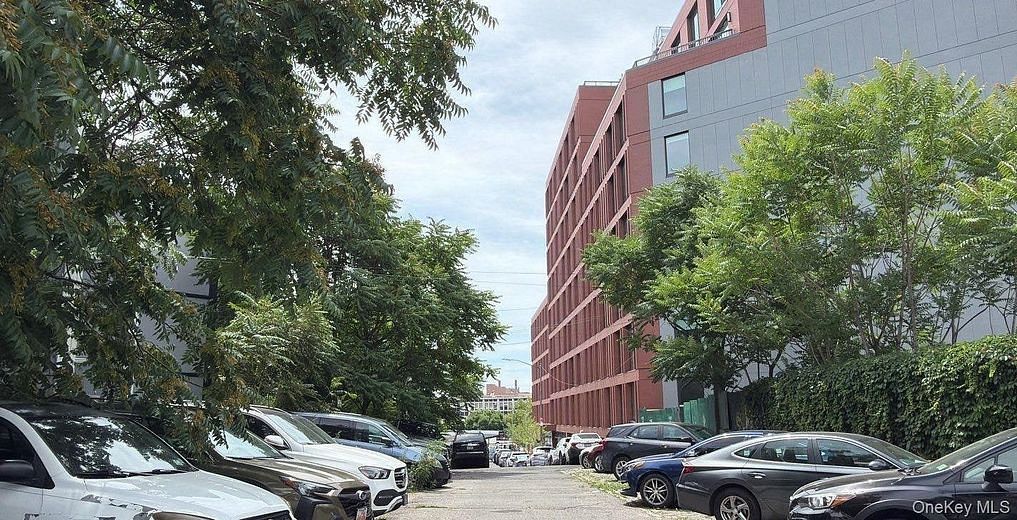 72 Clove Road #76-2