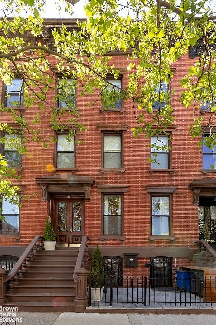 72 Conselyea Street