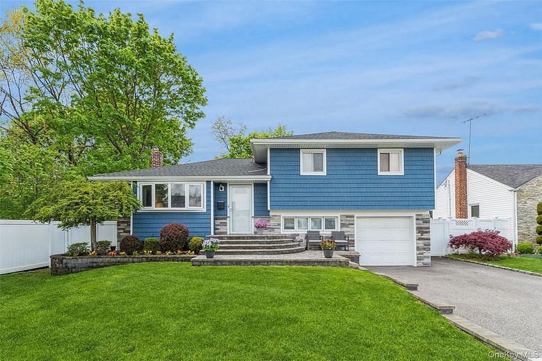 72 Lincoln Road W