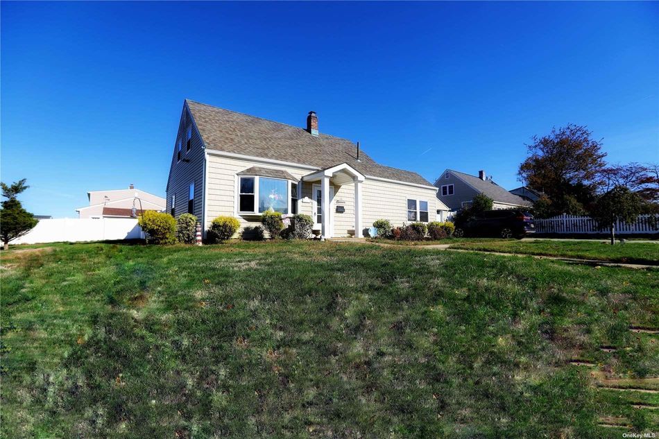 Image 1 of 33 for 11 Clay Lane in Long Island, Levittown, NY, 11756