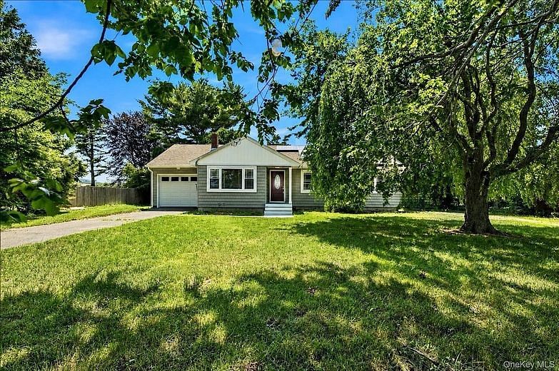725 Peconic Lane