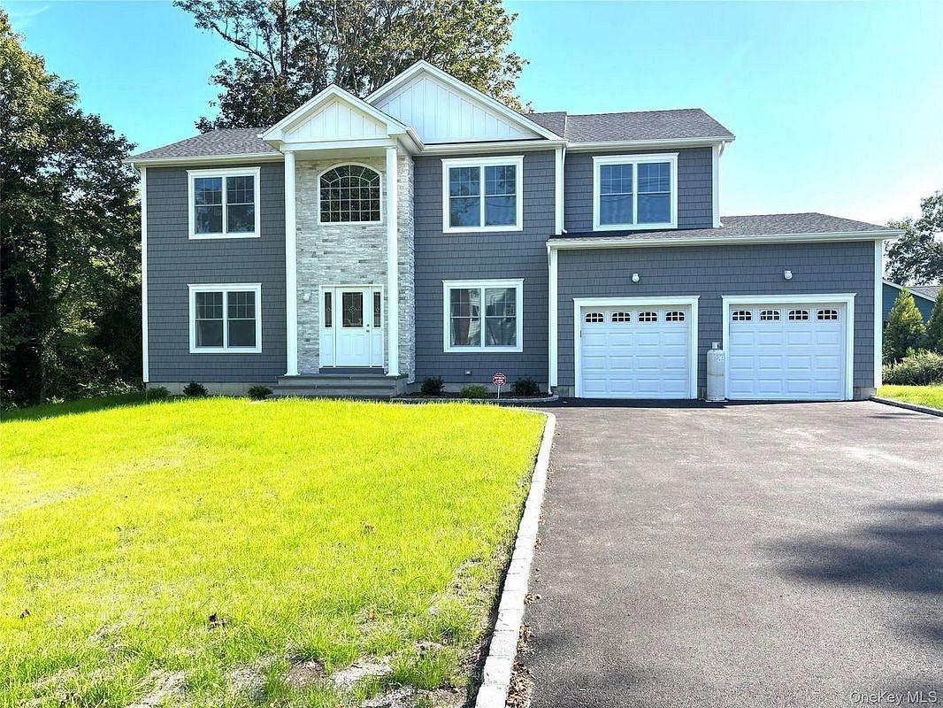 Image 1 of 13 for 726 Middle in Long Island, Islip, NY, 11705