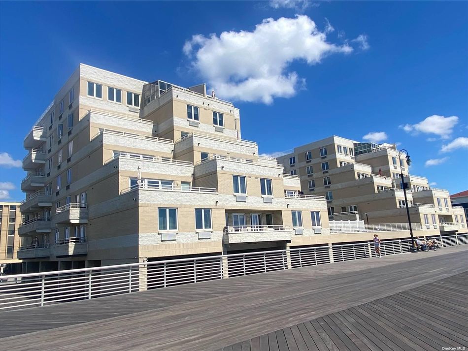 Image 1 of 19 for 450 W Broadway #1C in Long Island, Long Beach, NY, 11561