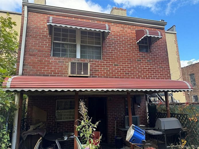 728 Bartholdi Street