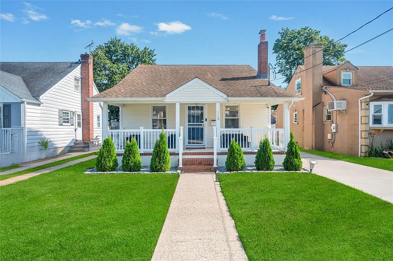 728 Grand Terrace Avenue