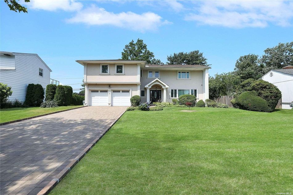 Image 1 of 32 for 39 Parkview Drive in Long Island, Albertson, NY, 11507