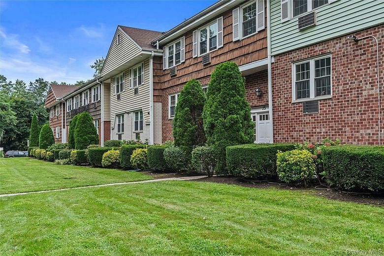 73 Lorraine Terrace #325