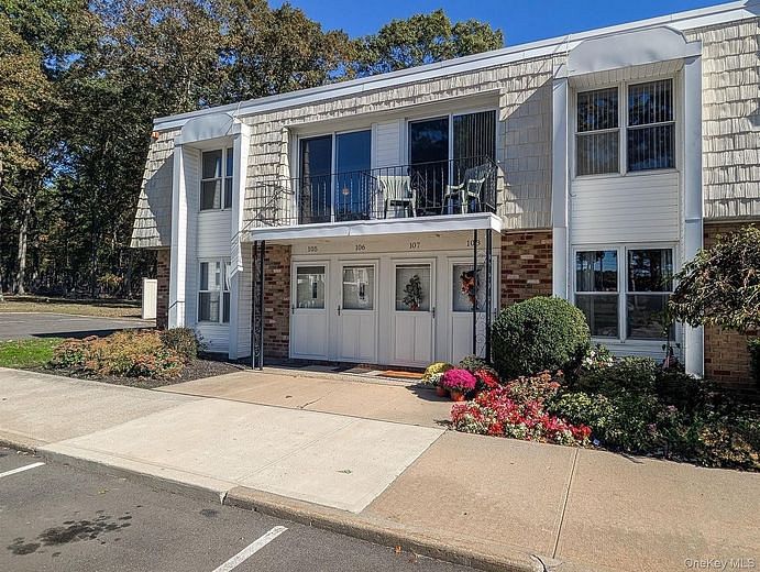 73 Rocky Point Yaphank Rd #106