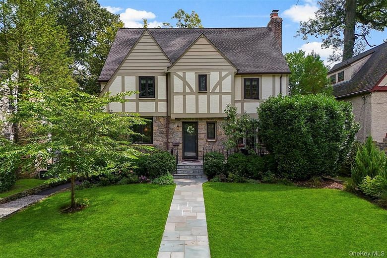 73 Woodlawn Avenue