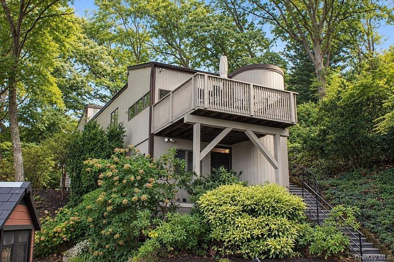 732 Sound View Road
