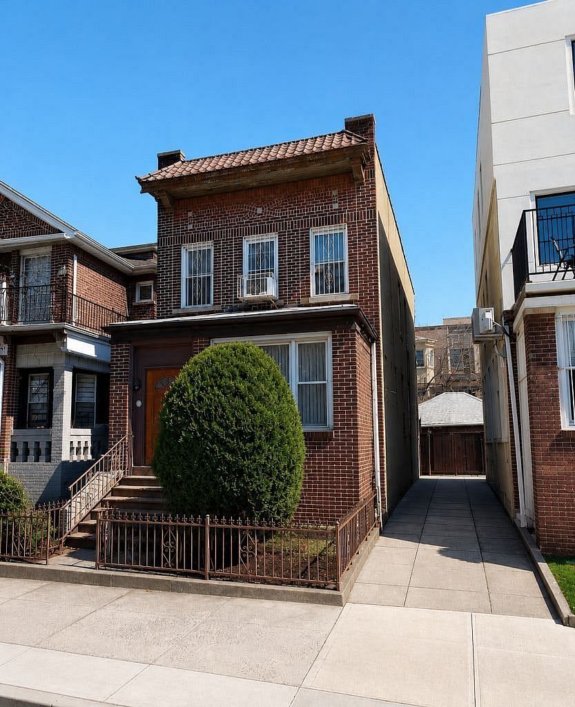 733 East 4th Street