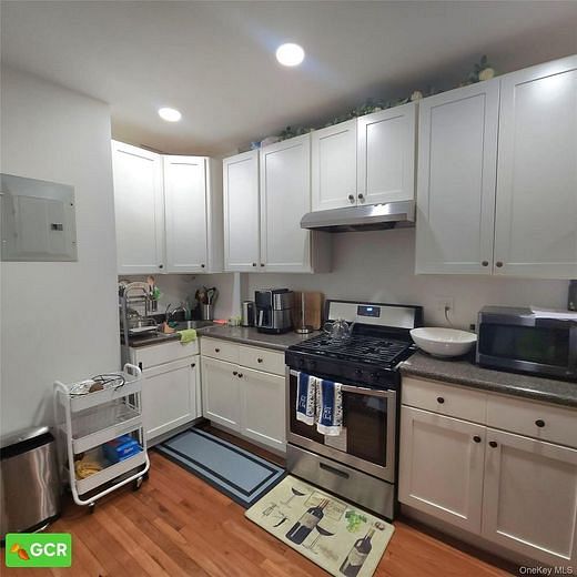 735 E 93rd Street