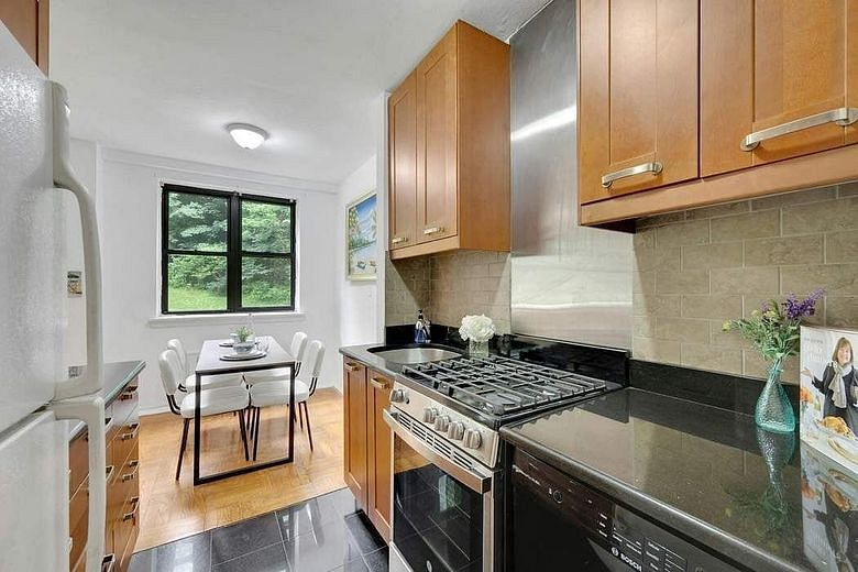 735 Kappock Street #2F