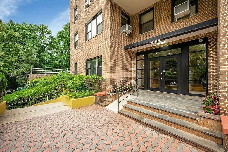 735 Kappock Street #8F