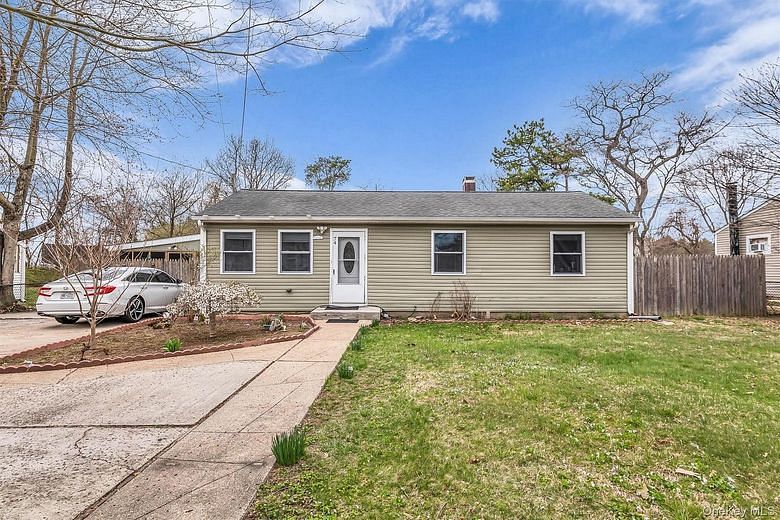 74 Eisenhower Avenue