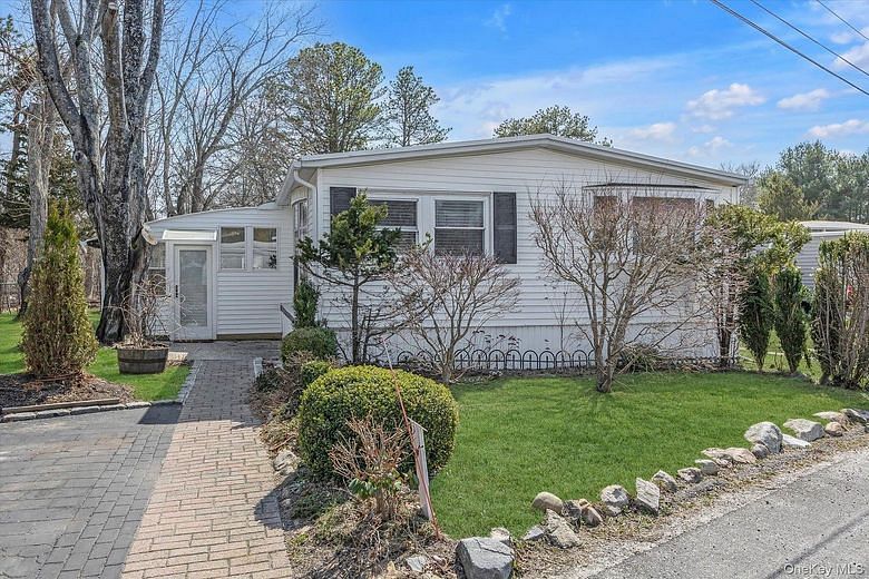 74 Maple St