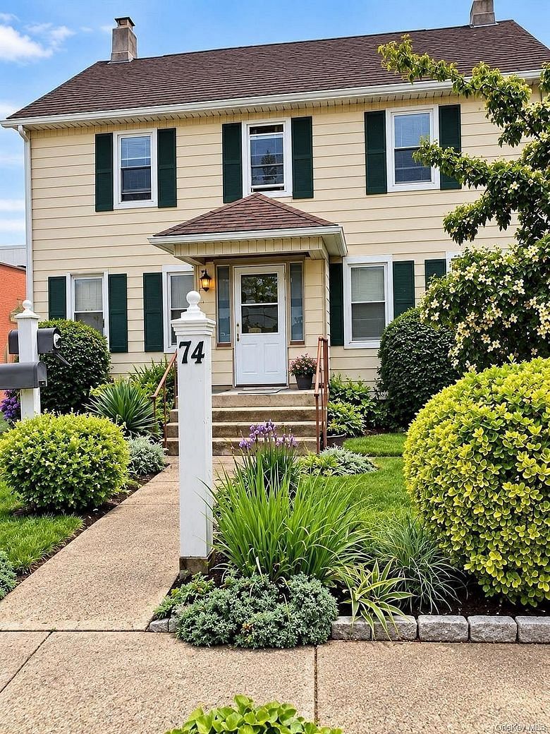 74 W Hoffman Avenue