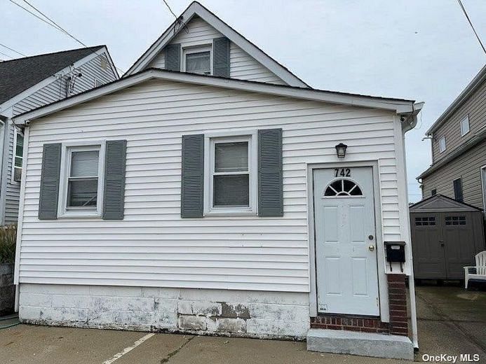 742 S 9th Street