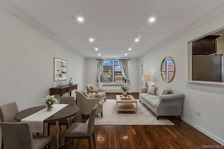 7423 Ridge Boulevard #6C