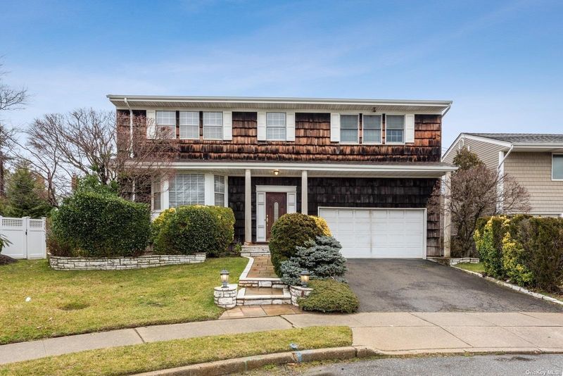 Image 1 of 33 for 746 E Park Court in Long Island, North Woodmere, NY, 11581