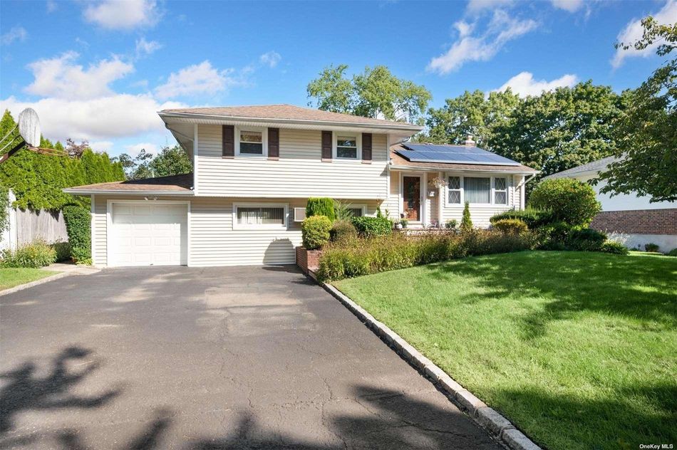 Image 1 of 30 for 43 Cottonwood Drive in Long Island, Commack, NY, 11725