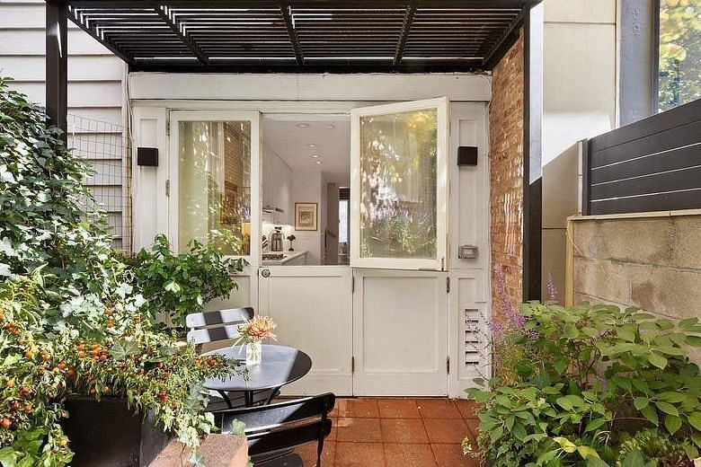 75 1/2 Bedford Street