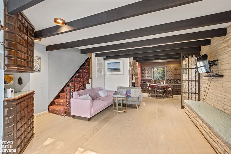 75-27 Furmanville Avenue