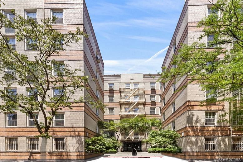 75 Bank Street #1B