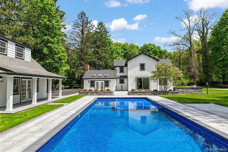 75 Centerport Road