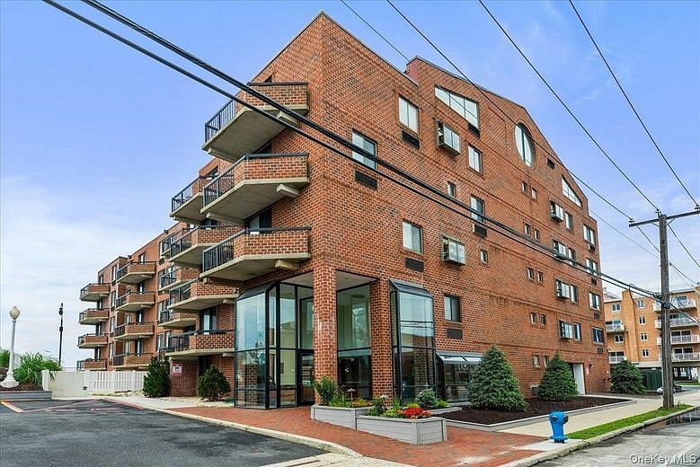 750 W Broadway #3M