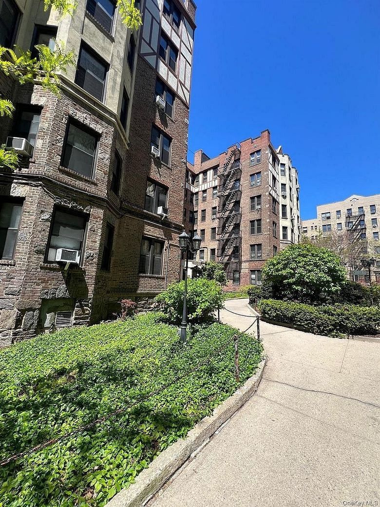 754 Brady Avenue #201