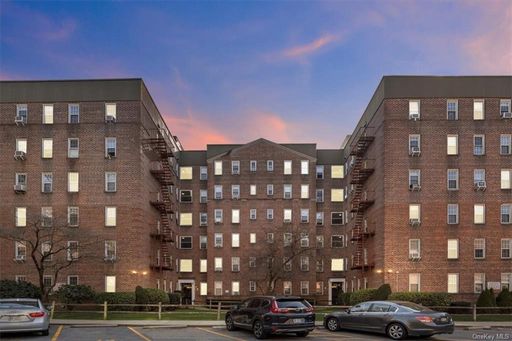 Image 1 of 12 for 754 Bronx River Road #B15 in Westchester, Yonkers, NY, 10708
