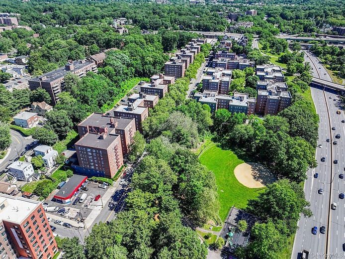 755 Bronx River Rd #4B