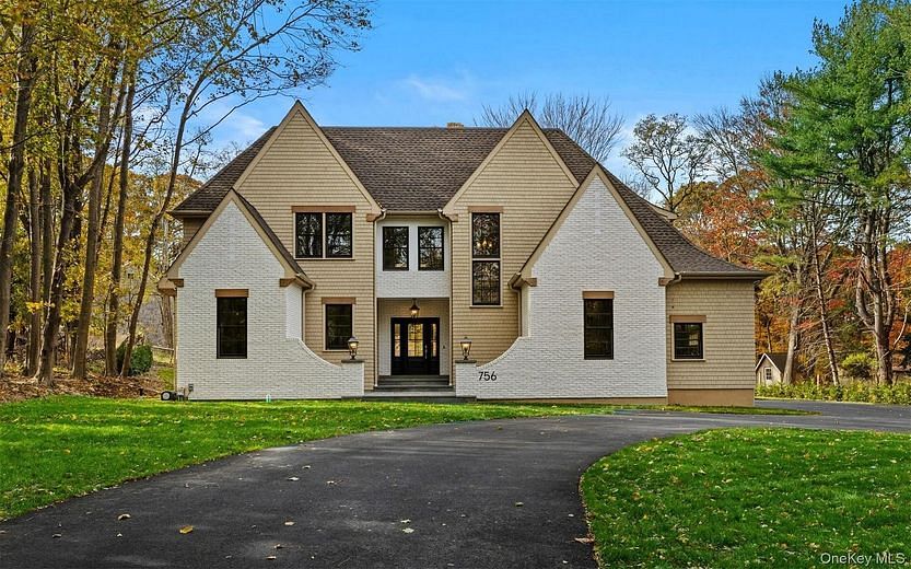 756 Mount Sinai-Coram Road