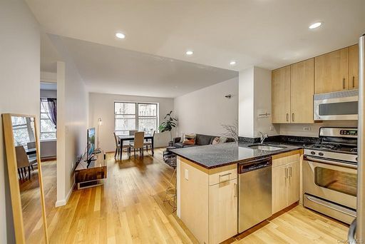 Image 1 of 29 for 736 W 187th Street #208 in Manhattan, New York, NY, 10033