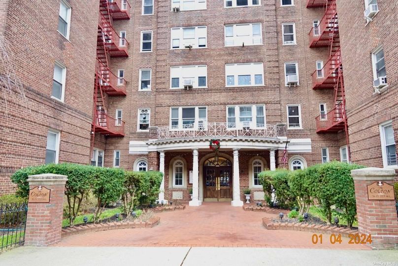 Image 1 of 20 for 76-15 35 Avenue #4D in Queens, Jackson Heights, NY, 11372