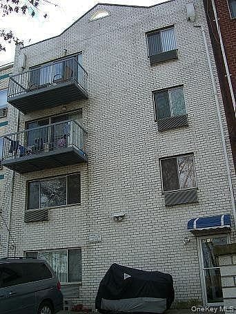 76-18 Grand Central Parkway