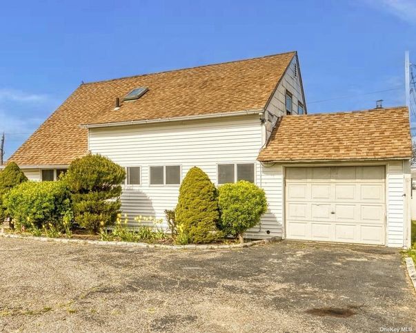 Image 1 of 20 for 76 Abbey Lane in Long Island, Levittown, NY, 11756