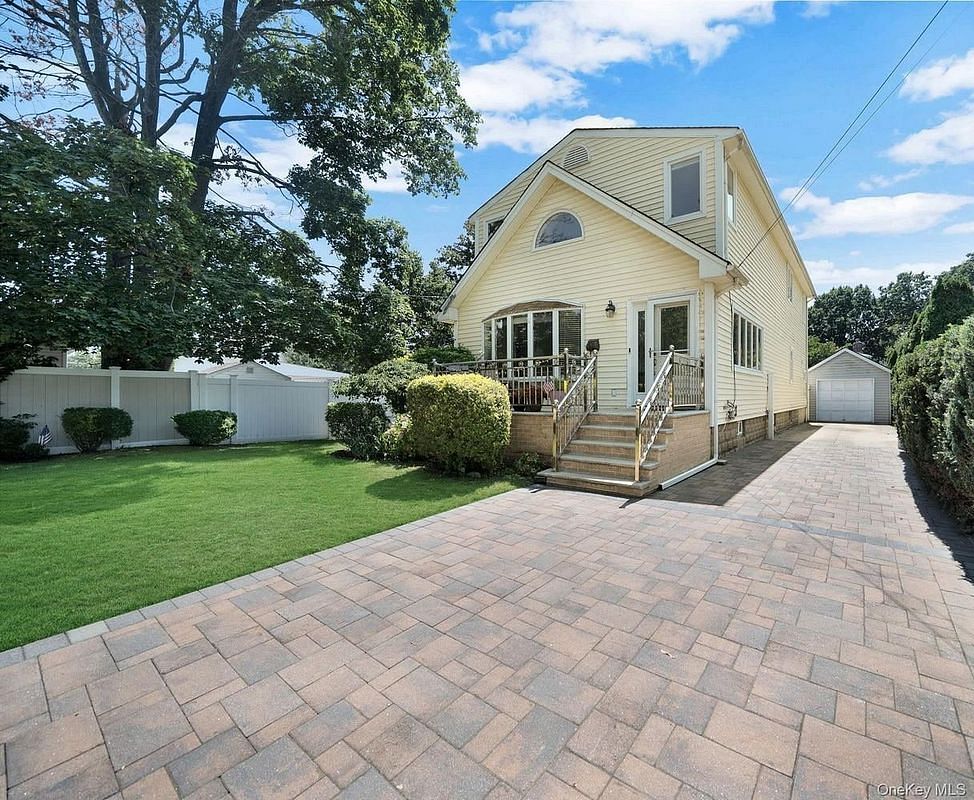 Image 1 of 30 for 76 Balcom Road in Long Island, Oyster Bay, NY, 11735