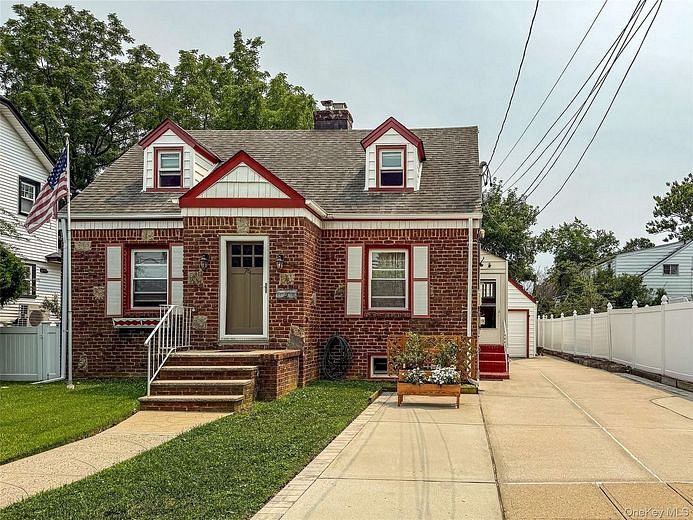 76 Davison Avenue