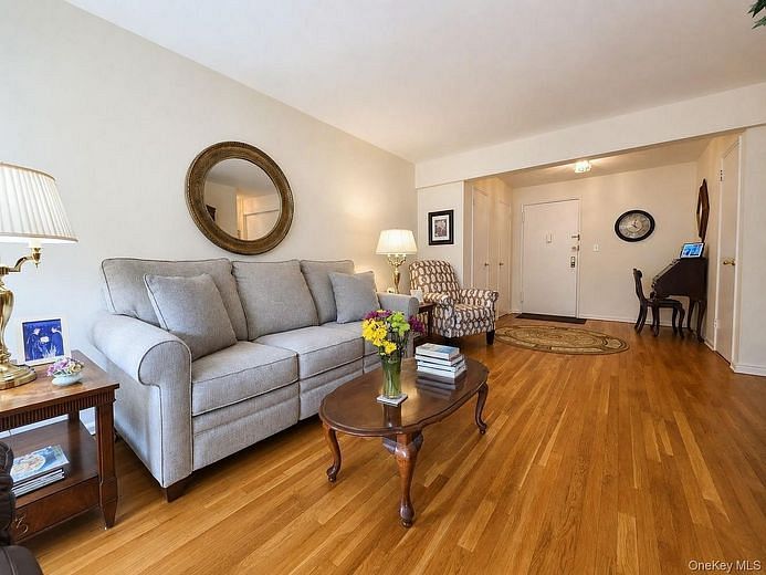 76 Dehaven Drive Dehaven #2F