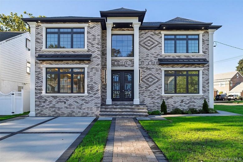 76 Gerard Avenue W